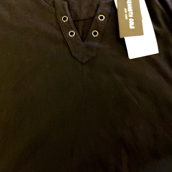 NEW WITH TAGS KENNETH COLE V-NECK SHIRT WITH EYELETS. DEEP BLACK SIZE S - Picture 2 of 2